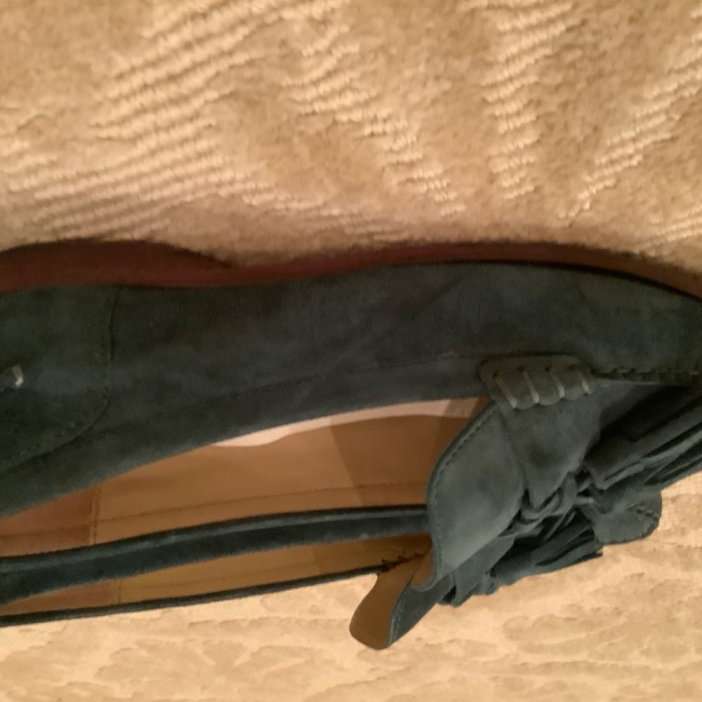 Shoes - Picture 2 of 4